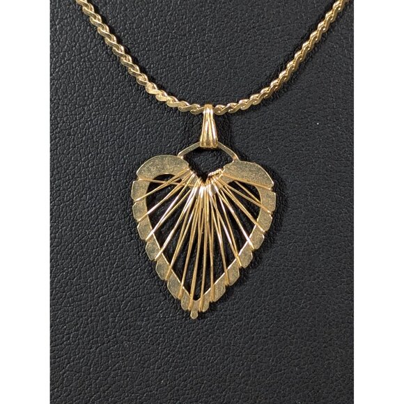 Vintage Accents by Halllmark Gold Tone Wire Wrap Heart Necklace 18" - Picture 1 of 8